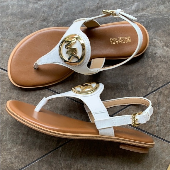 MICHAEL KORS AUBREY CHARM THONG SAFFIANO PVC - Picture 2 of 16